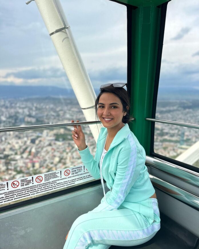 Jasmin Bhasin gives us holiday goals!